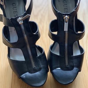 Women’s black guess heels size 7